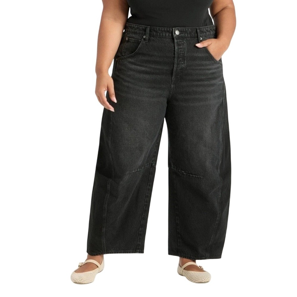 Universal Thread Women's Black Curved Leg Ankle High Rise Jeans Size 14